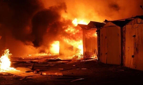 Нічні вибухи в Києві: у двох районах спалахнули пожежі, є постраждалі