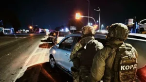 Поліцейські всю ніч вели переговори: після ДТП у Вінниці водій зачинився в авто з гранатою