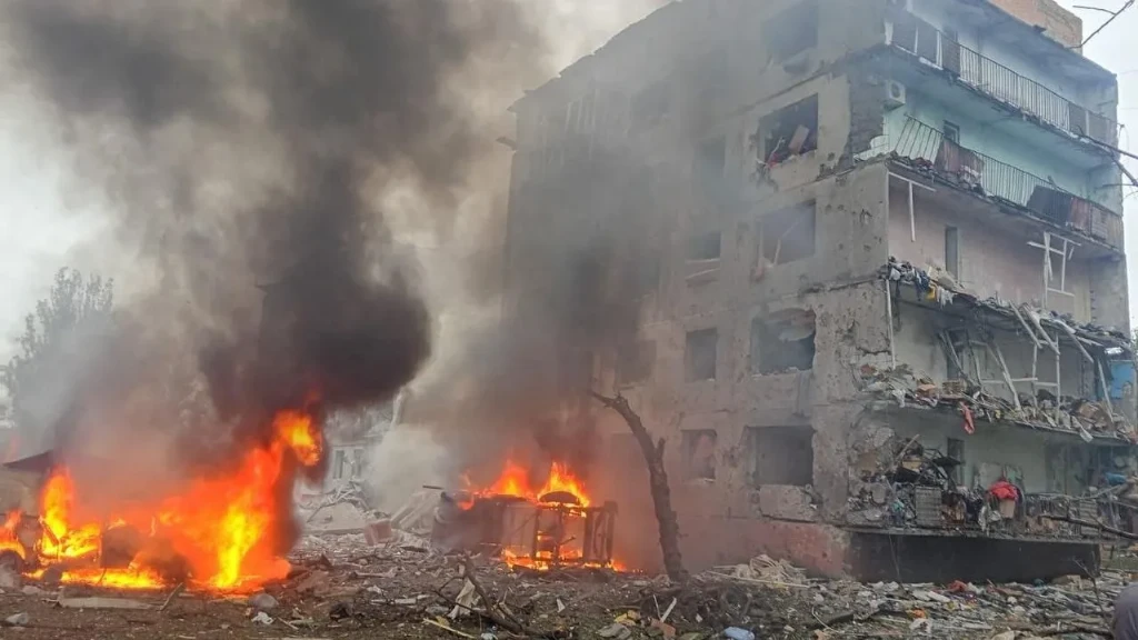 Удар авіабомбами по Олександрівці: 4 загиблих, під завалами шукають дітей